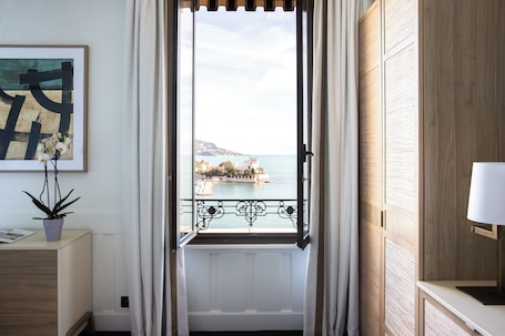 Deluxe sea and garden view room | View from property. Hotel Royal Riviera