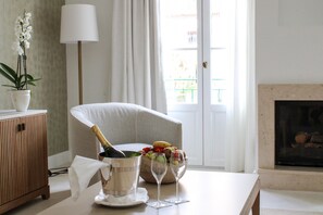 套房, 多张床 (Orangerie) | 高档床上用品、迷你吧（备有免费物品）、客房内保险箱、办公桌