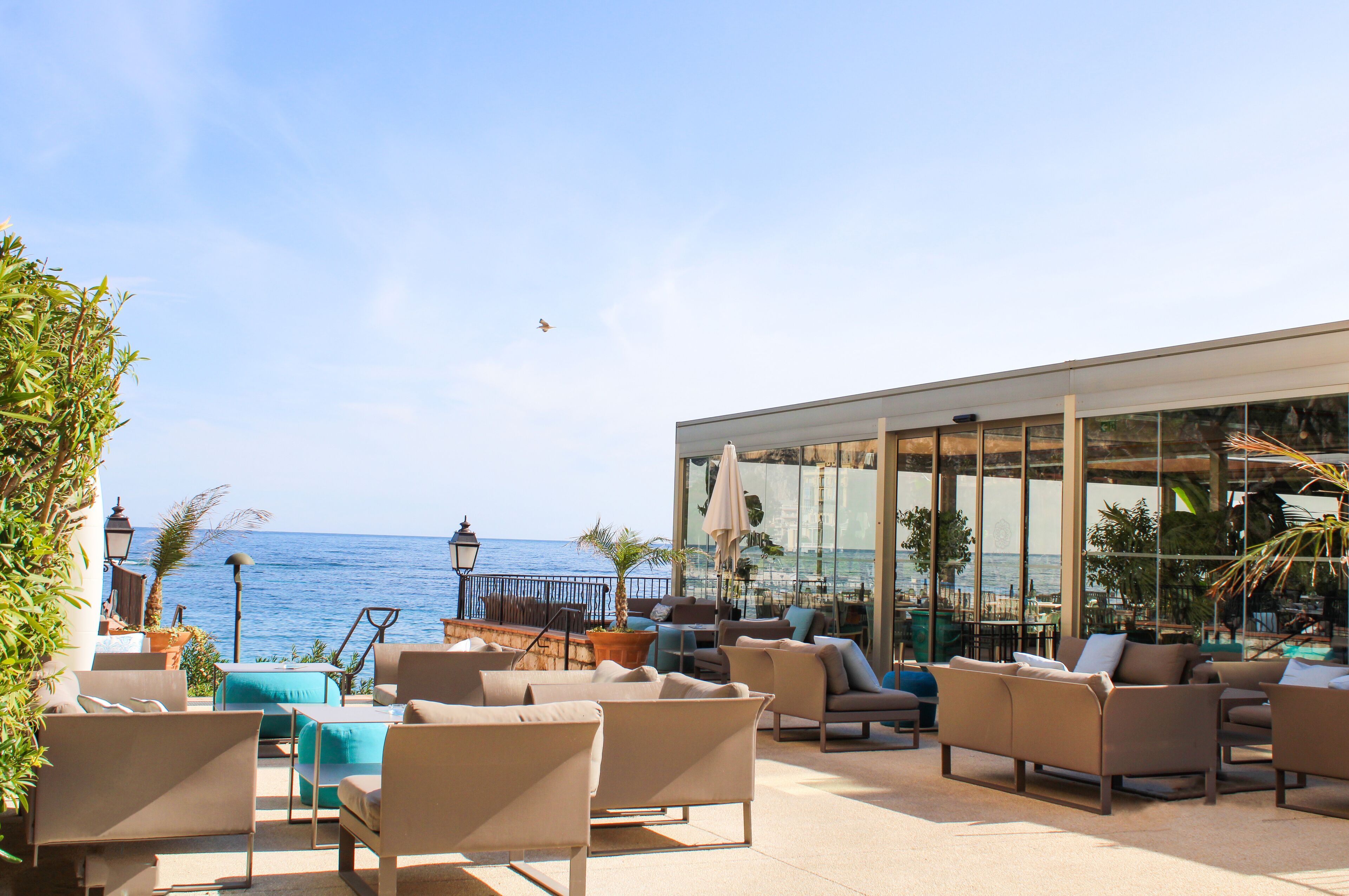 2 restaurants servant le déjeuner et le dîner, plats Cuisine française