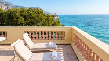 Suite Junior, terrasse, vue sur la mer | Terrasse/patio
