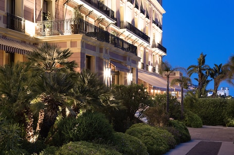 Exterior. Hotel Royal Riviera