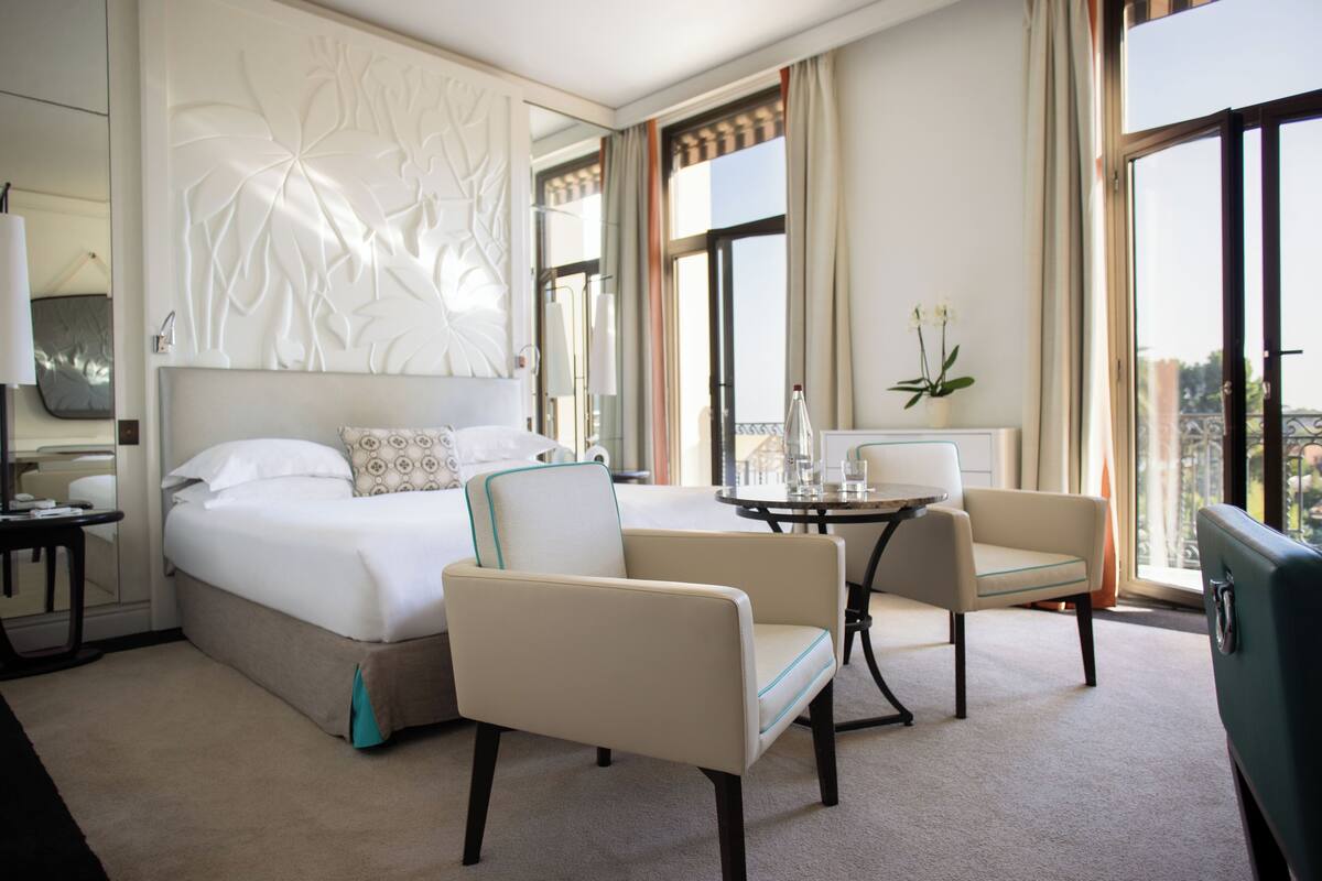 Deluxe Room, Balcony (sea and garden view) | Premium bedding, free minibar, in-room safe, desk