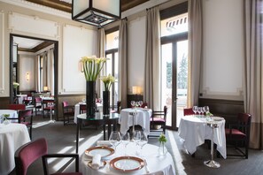 2 restaurants, lunch, dinner, brunch served; French cuisine