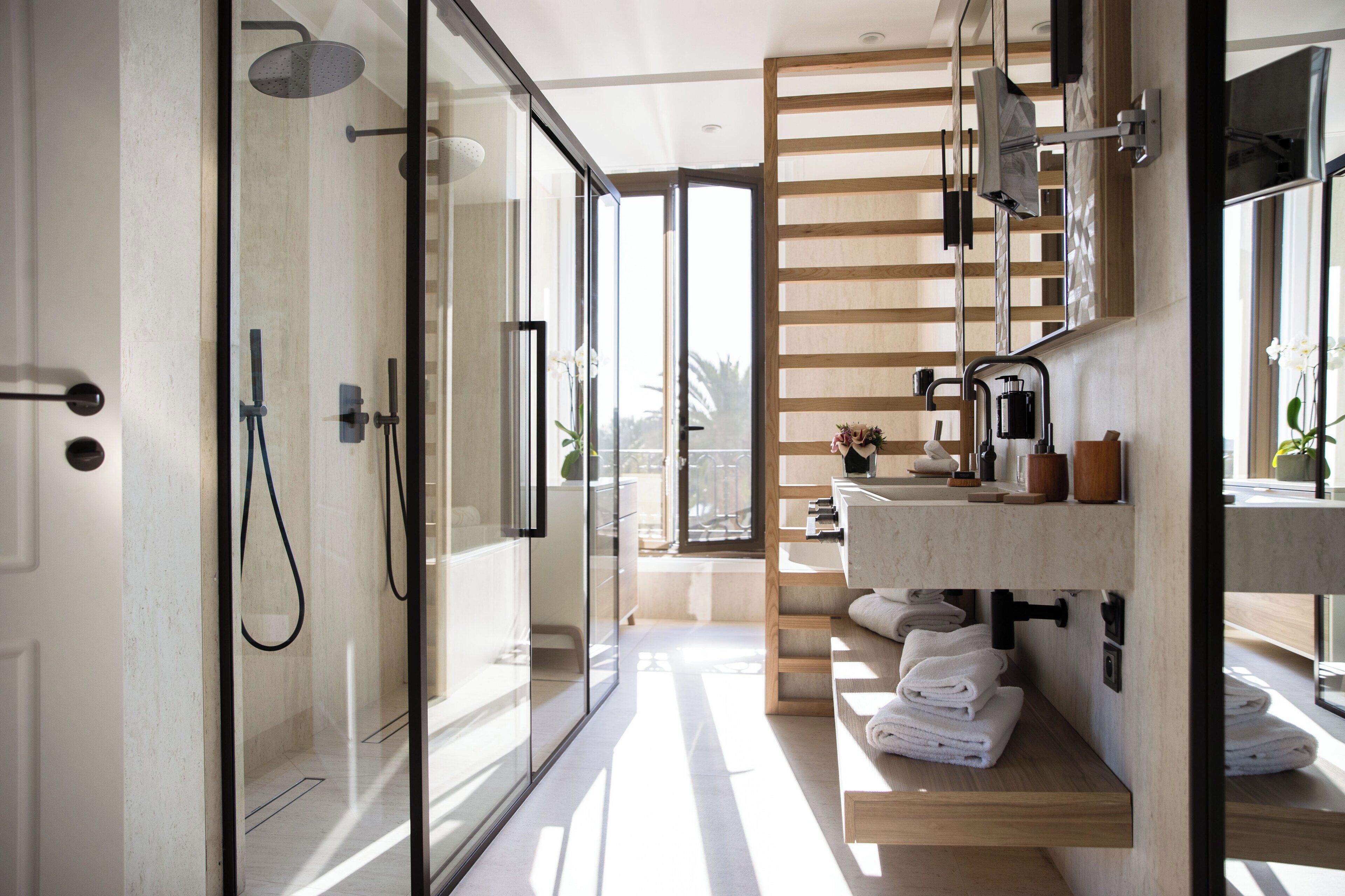 junior suite, sea view | bathroom | designer toiletries, hair dryer, bathrobes, slippers