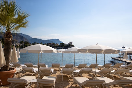 On the beach, sun loungers, beach umbrellas, beach towels. Hotel Royal Riviera