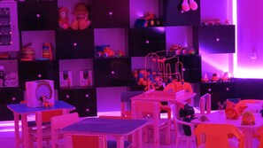Zona de juegos infantil cubierta