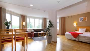 Suite | Living area | Flat-screen TV
