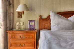 Blackout curtains, soundproofing, iron/ironing board, WiFi - Hotel am Markt (Altentreptow)