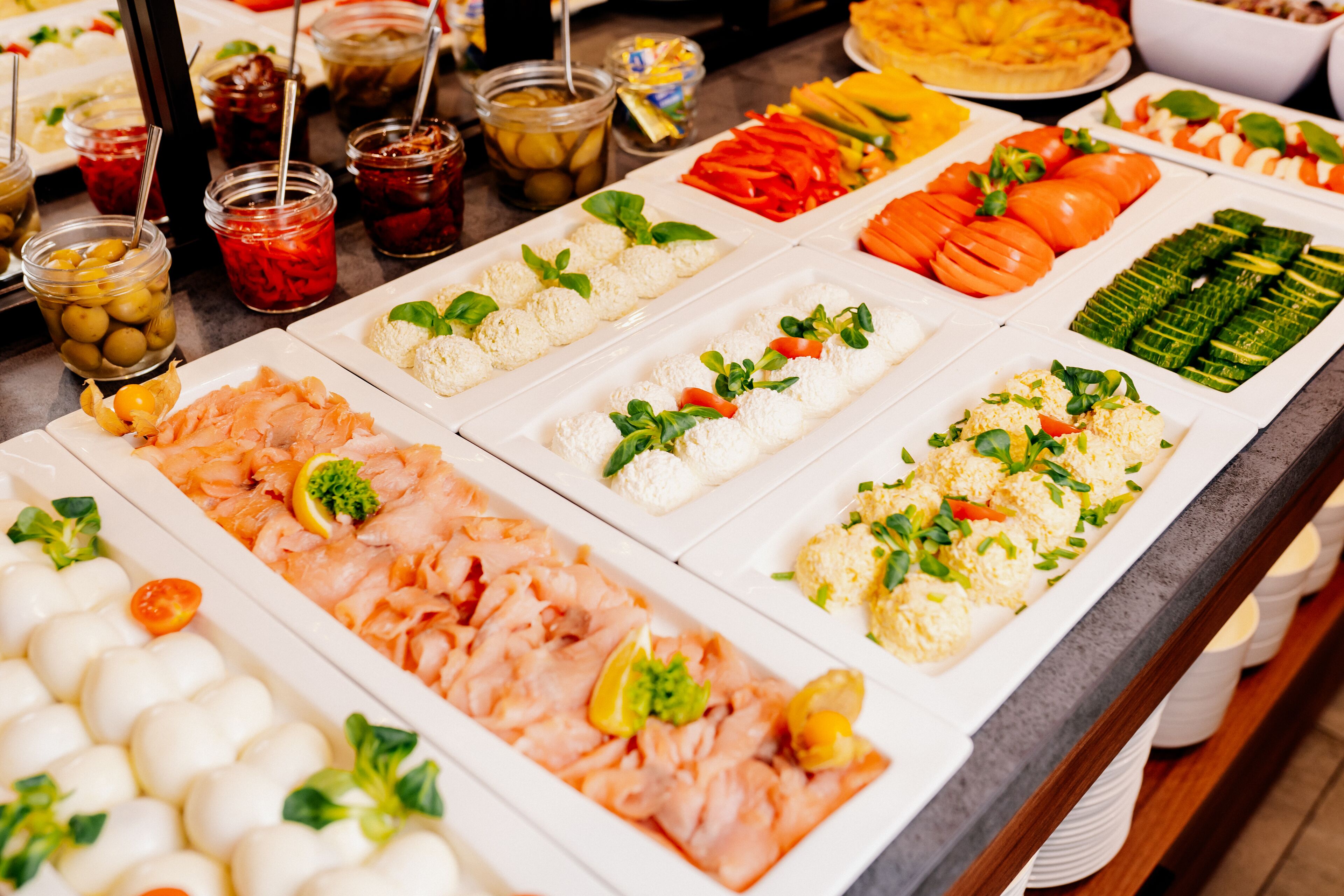 daily buffet breakfast (pln 80 per person)