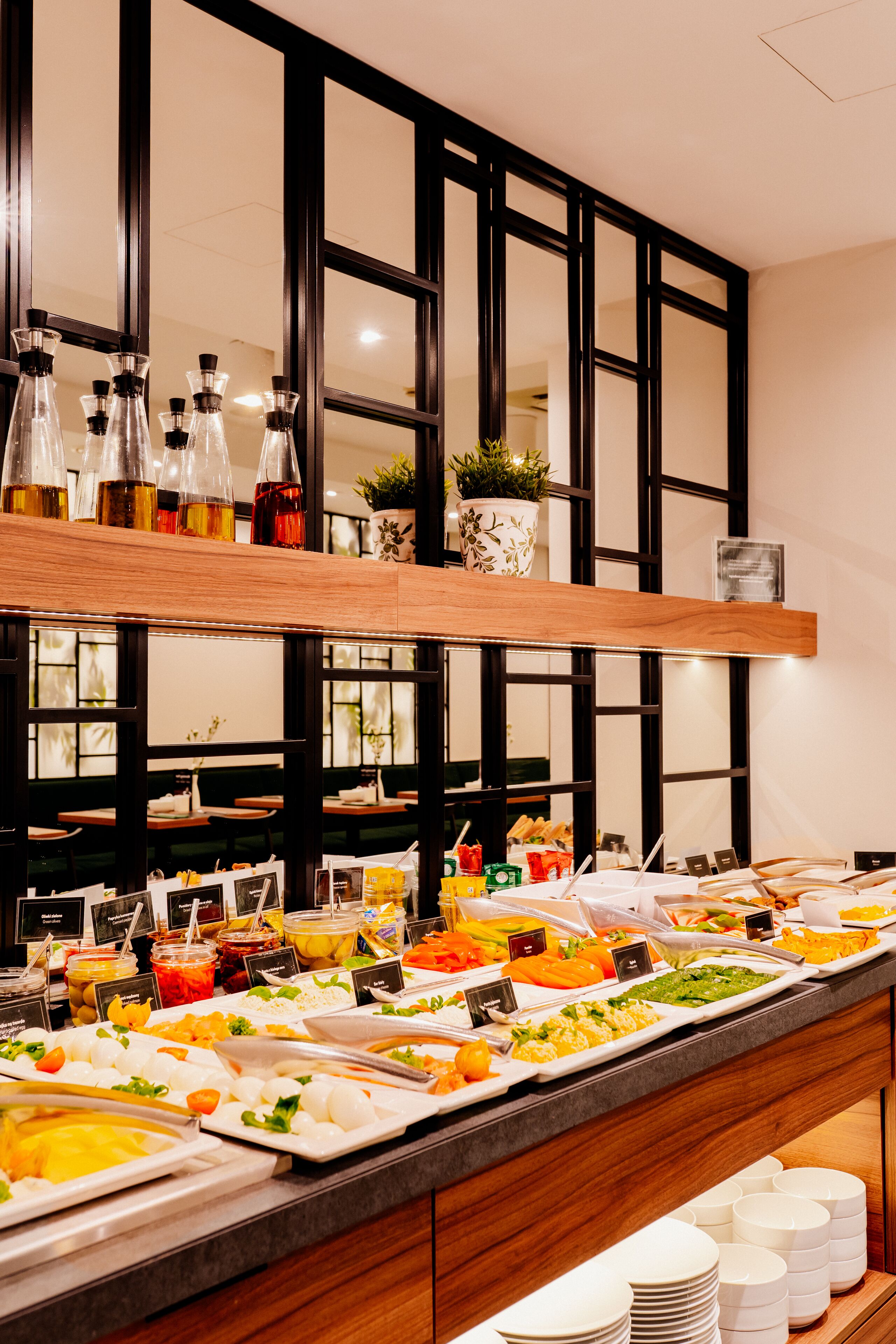 daily buffet breakfast (pln 80 per person)