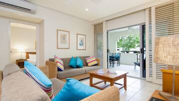 Standard-Apartment, 2 Schlafzimmer, 2 Bäder | Wohnbereich