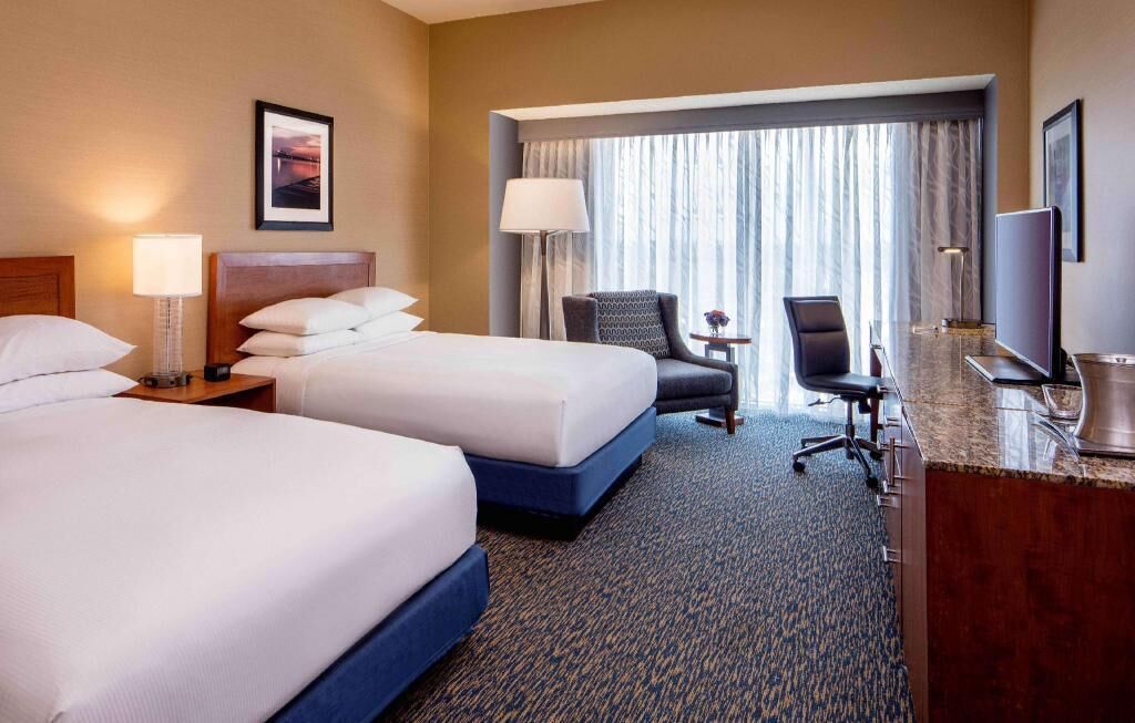 Hypo-allergenic bedding, in-room safe, desk, laptop workspace