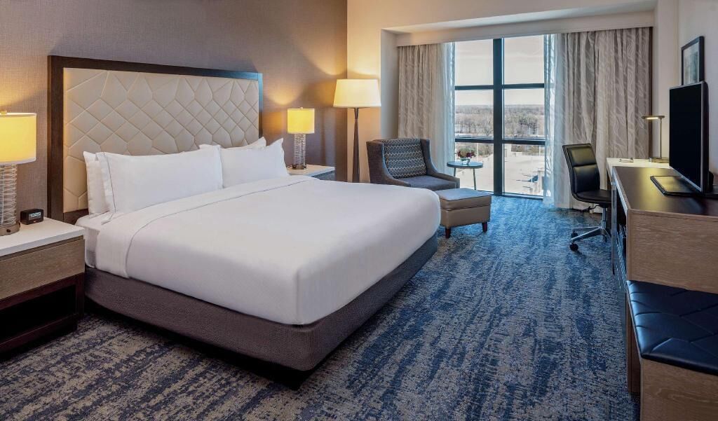 Hypo-allergenic bedding, in-room safe, desk, laptop workspace