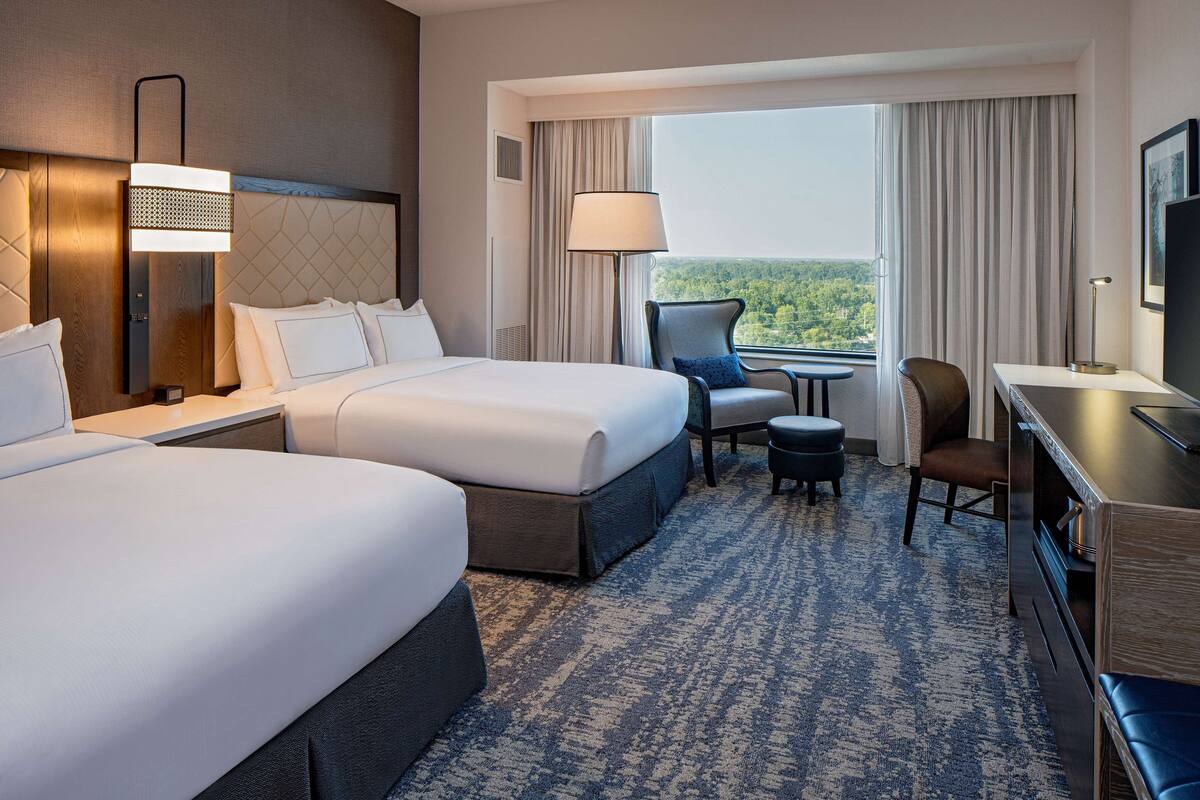 hypo-allergenic bedding, in-room safe, desk, laptop workspace