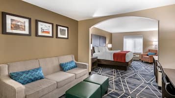 Safe på rommet, skrivebord og strykejern/-brett