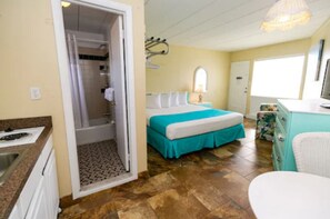 Room, Non Smoking | Bathroom | Shower, towels