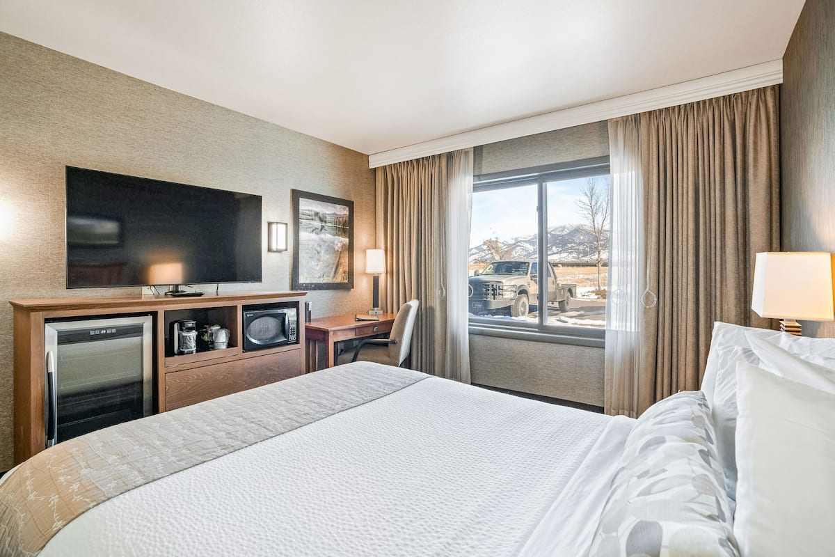 Hypo-allergenic bedding, pillow-top beds, blackout curtains