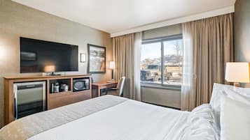 Standard Room, 1 King Bed | Hypo-allergenic bedding, pillowtop beds, blackout drapes