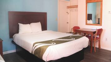 Huone, 2 leveää sänkyä, savuton | Ilmainen Wi-Fi, vuodevaatteet