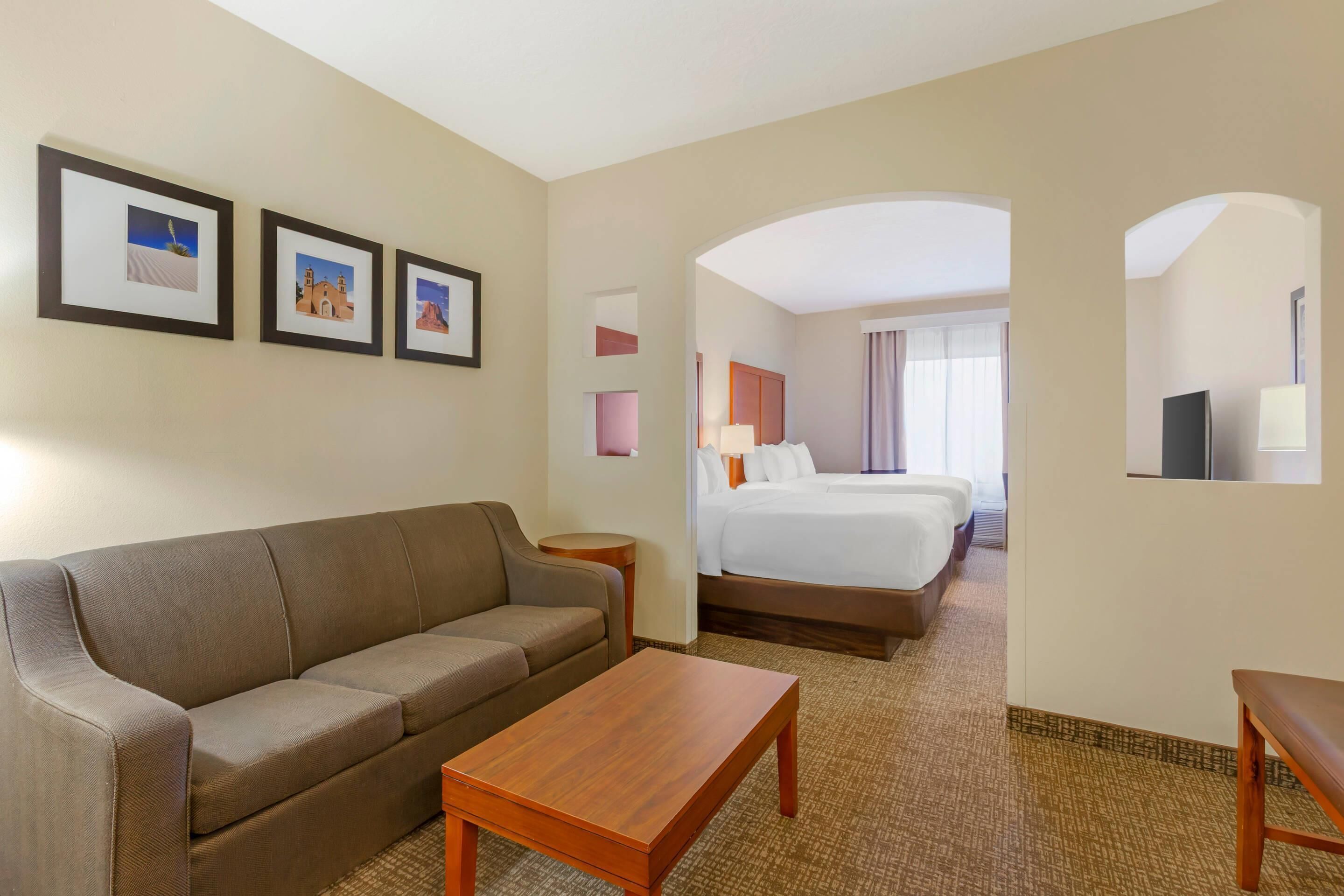 Bureau, espace de travail pour ordinateur portable, rideaux occultants