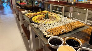 2 restaurants; breakfast, lunch, and dinner served - Henry Morgan Resort - All Inclusive (Roatan)