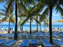 Ubicación a pie de playa, arena blanca, buceo con tubo y vóley playa
