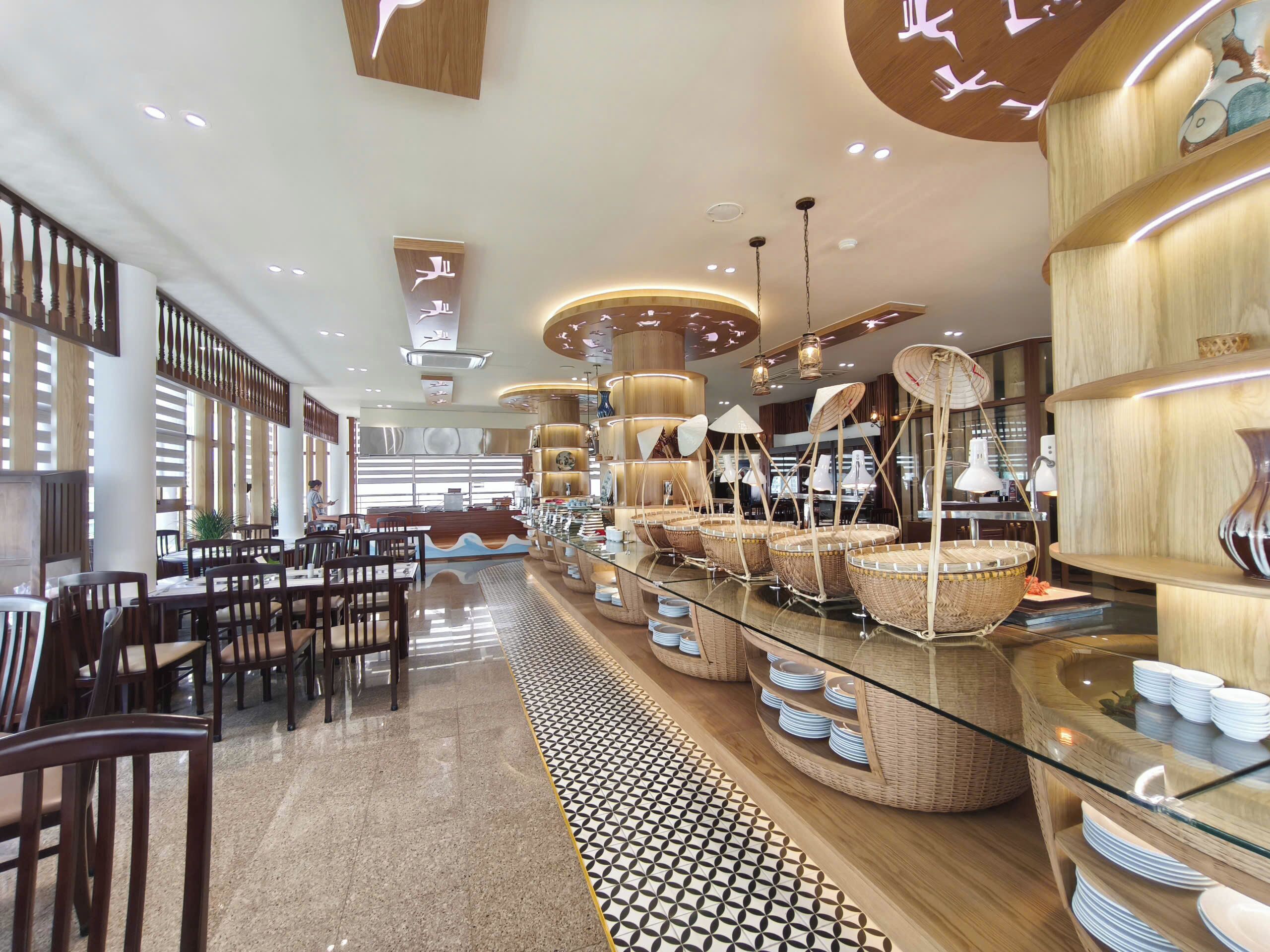 Breakfast and lunch served