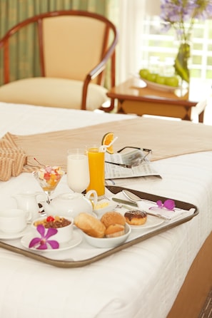 Deluxe-Doppel- oder -Zweibettzimmer (Executive) | Minibar, Zimmersafe, Schreibtisch, Verdunkelungsvorhänge