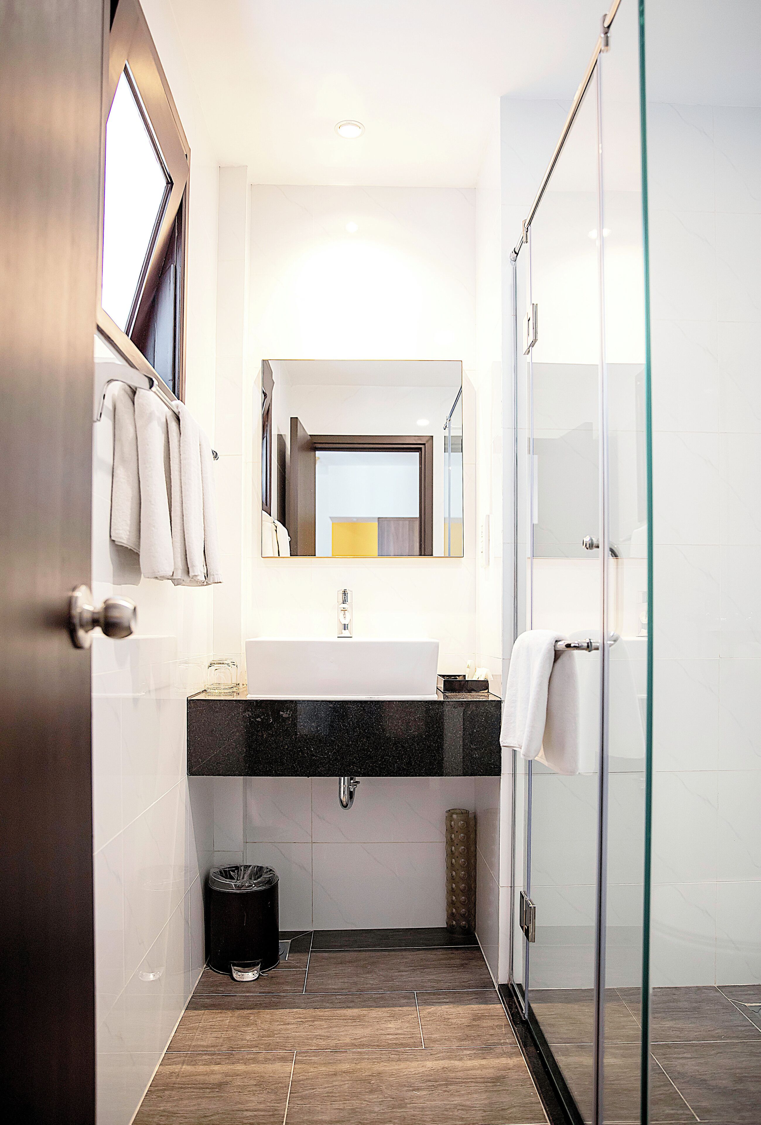 Signature Deluxe Double or Twin Room | Bathroom | Free toiletries, hair dryer, slippers, towels