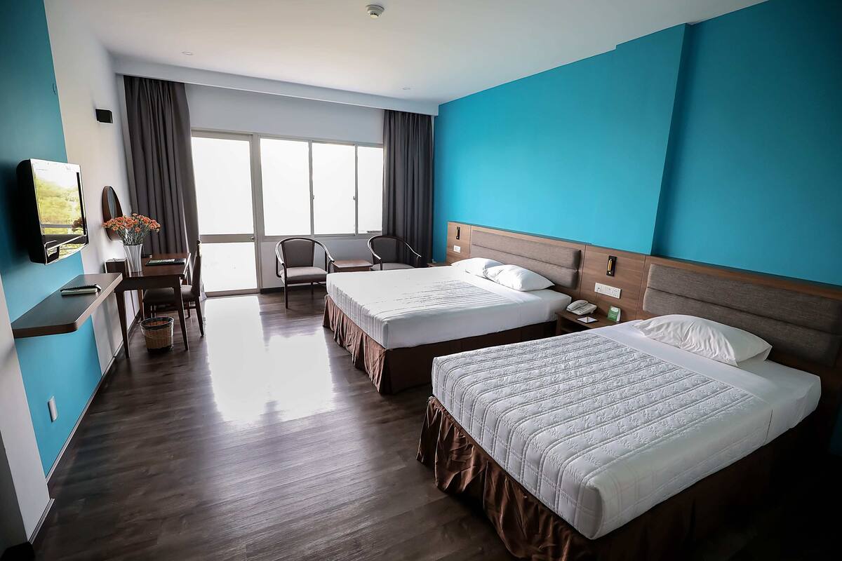 ห้องดีลักซ์ดับเบิลหรือทวิน (Executive) | มินิบาร์, ตู้นิรภัยในห้องพัก, โต๊ะทำงาน, ผ้าม่านกันแสง