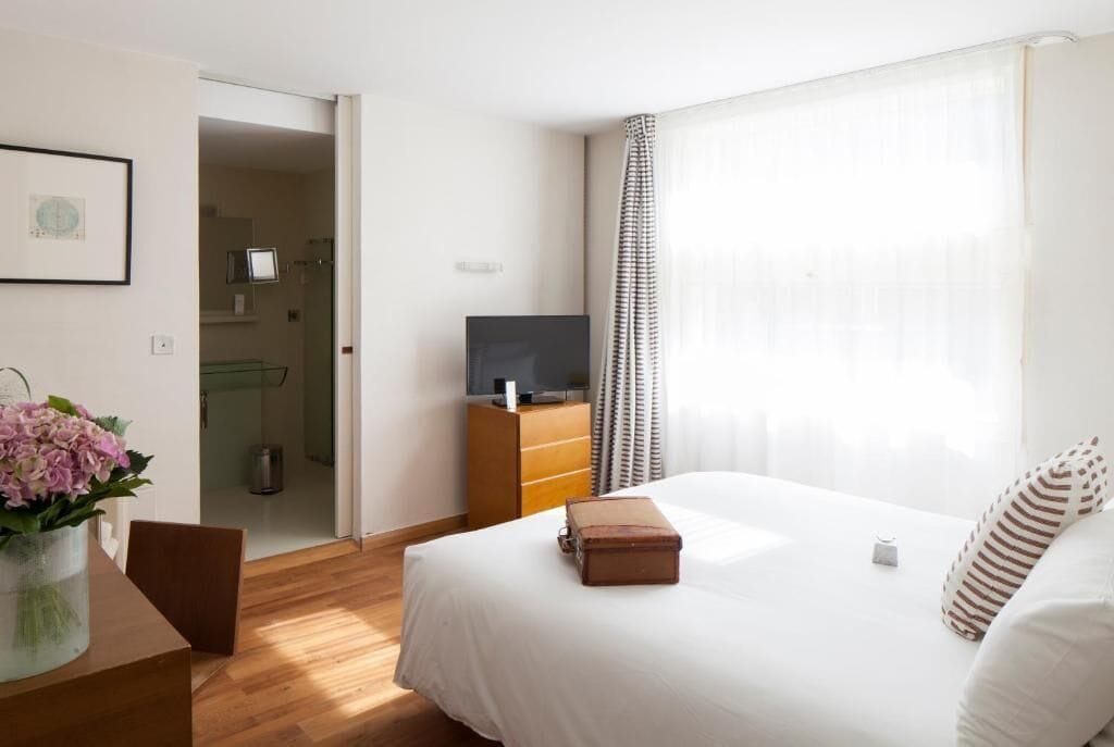 Premium bedding, in-room safe, desk, blackout curtains