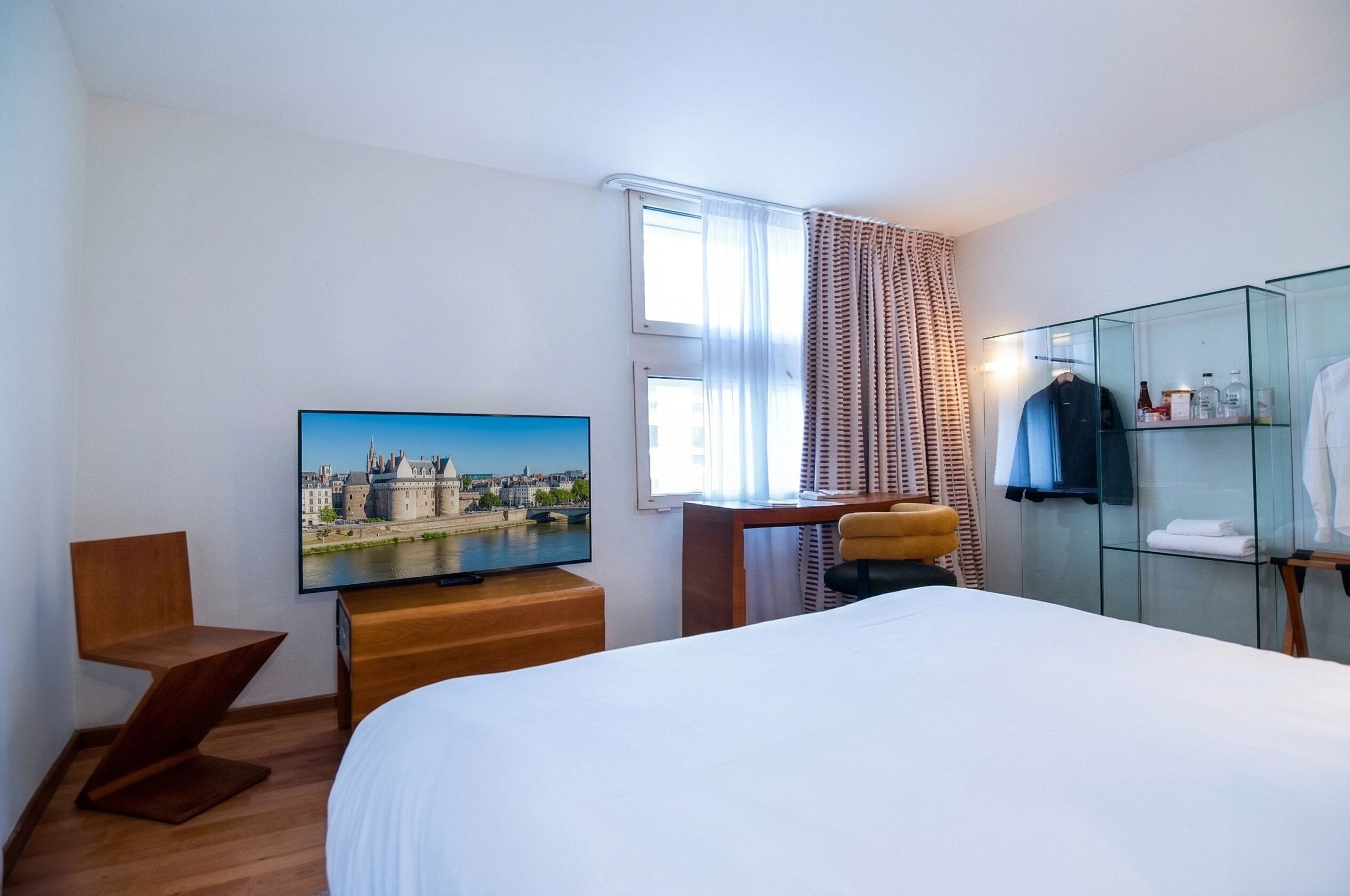 Club tweepersoonskamer | Luxe beddengoed, een kluis op de kamer, individueel gemeubileerd