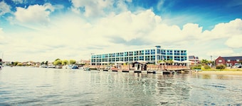 Captains Club Hotel