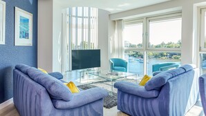 Luksussuite, 3 soverom, elveutsikt | Oppholdsområde