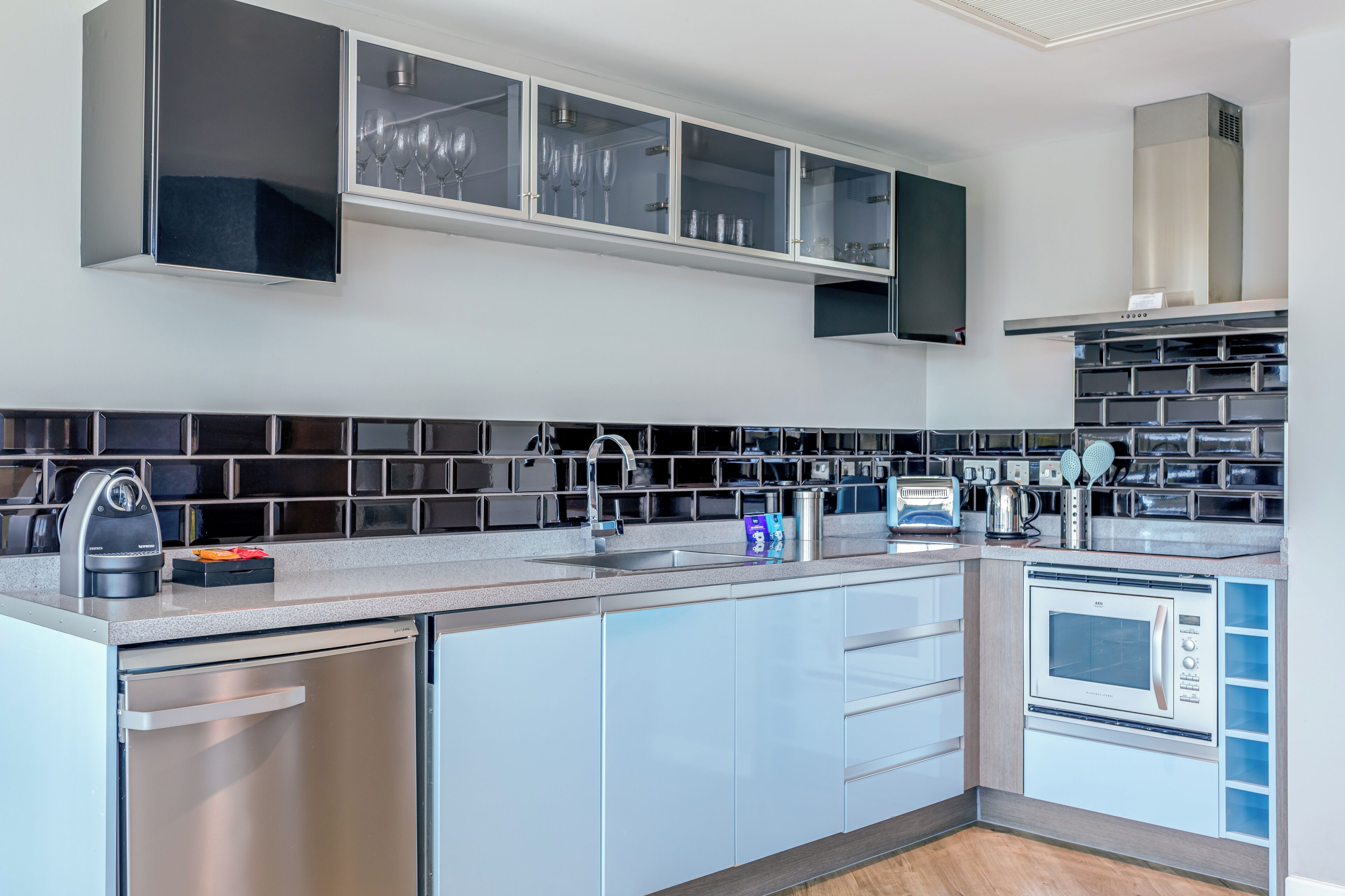 luxury suite, 3 bedrooms, river view | private kitchen | coffee/tea maker, electric kettle