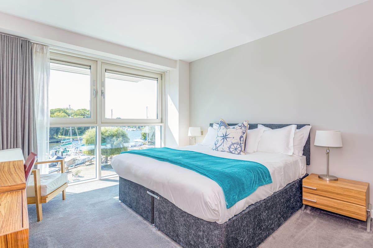 In-room safe, free WiFi, bed sheets