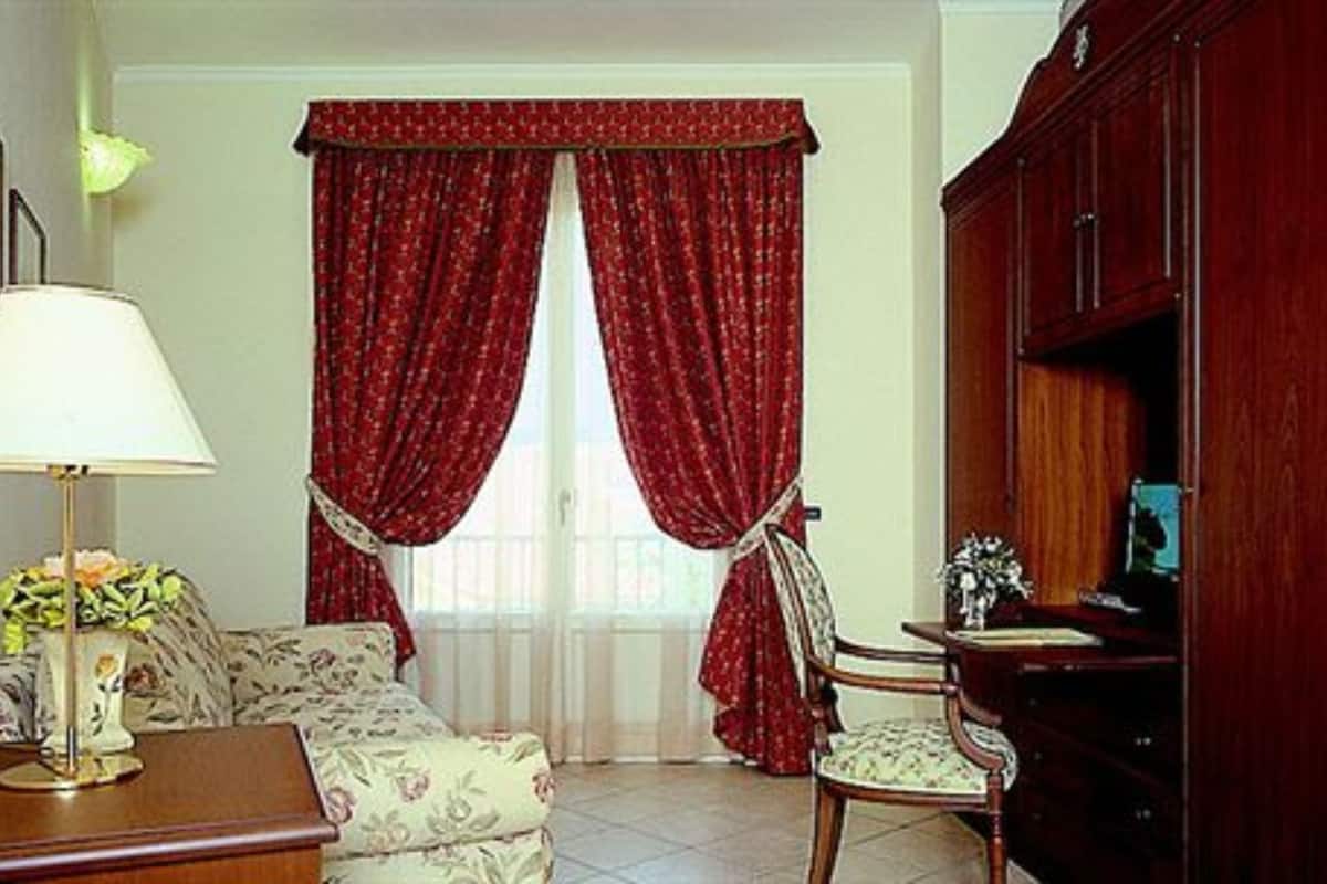 family suite, 1 double bed with sofa bed | down duvets, minibar, in-room safe, desk