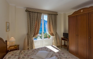 Double Room, Lake View | Down comforters, minibar, in-room safe, desk