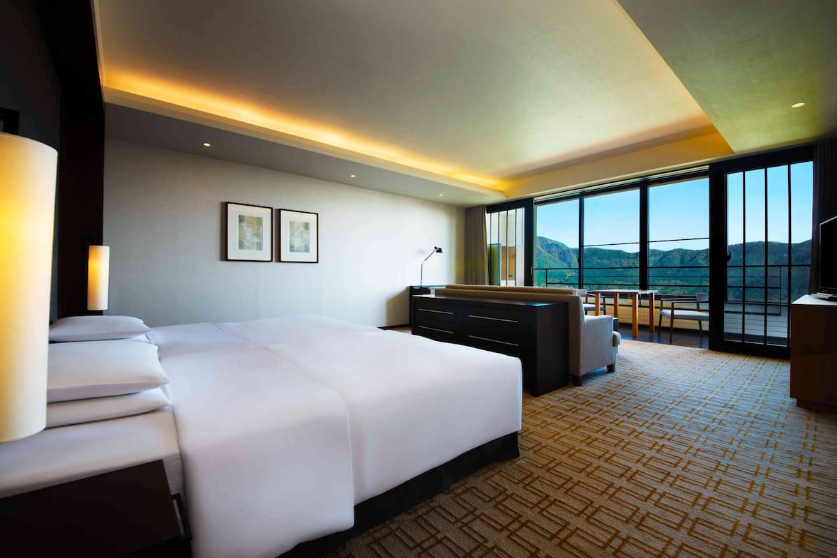 Deluxe Room, 2 Twin Beds | 1 bedroom, hypo-allergenic bedding, minibar, in-room safe
