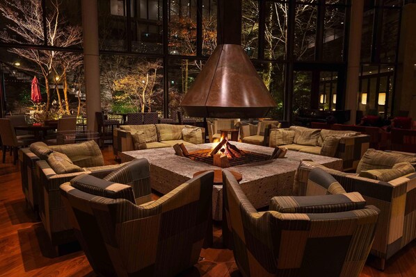 Lobby lounge - Hyatt Regency Hakone Resort and Spa (Hakone)