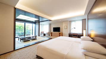 1 bedroom, hypo-allergenic bedding, minibar, in-room safe