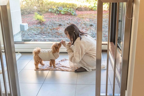 Quarto luxo, 2 camas de solteiro (Dog Friendly) | 1 quarto, roupas de cama antialérgicas, frigobar, cofres nos quartos