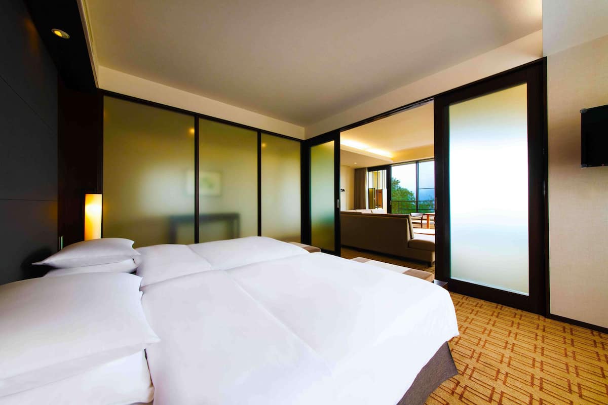 Regency, Executive Suite | 1 bedroom, hypo-allergenic bedding, minibar, in-room safe