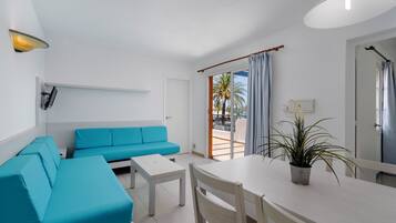 Cortinas blackout, wifi gratis y ropa de cama