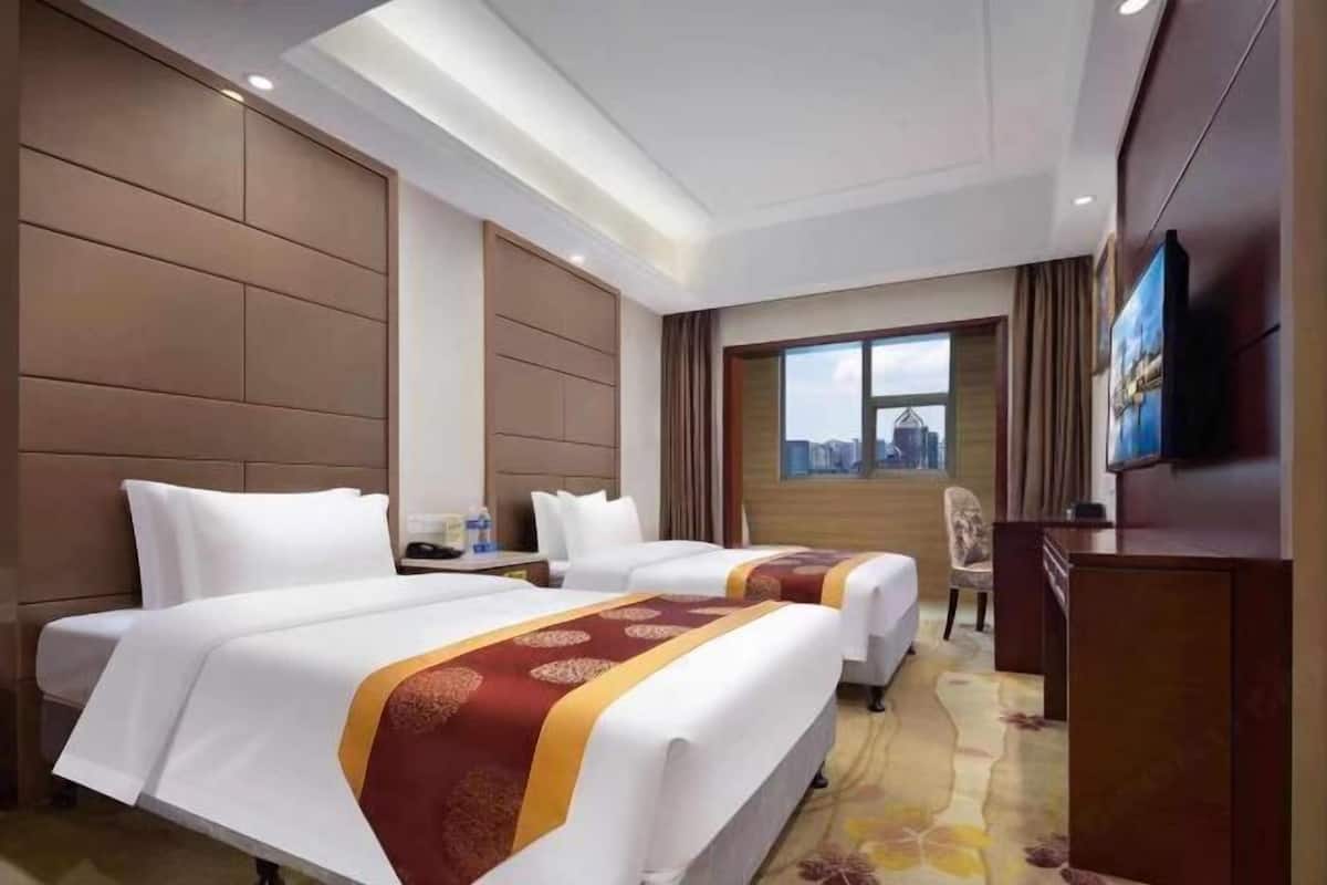 Minibar, caja de seguridad en la habitación y despertador