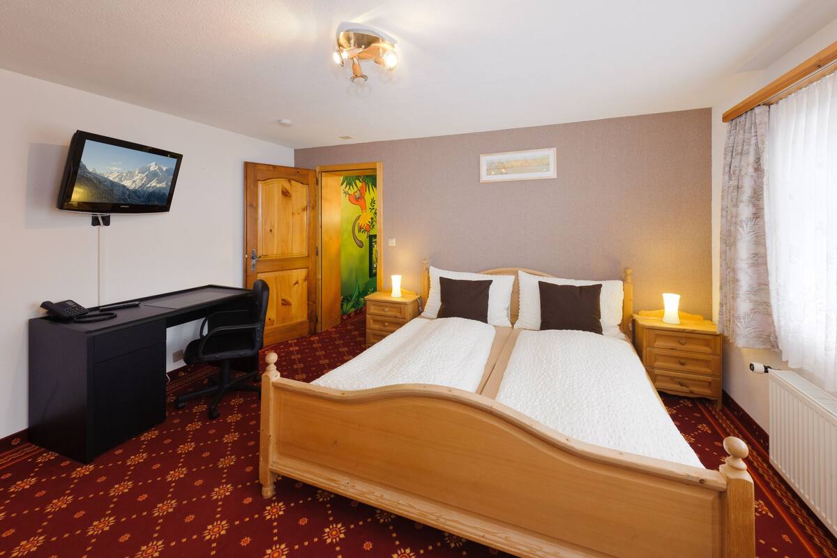 Standard Single Room | Hypo-allergenic bedding, in-room safe, desk, blackout drapes