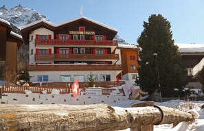 المنشأة من الخارج