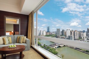 Premium bedding, minibar, in-room safe, desk - Shangri-La Chengdu (Chengdu)
