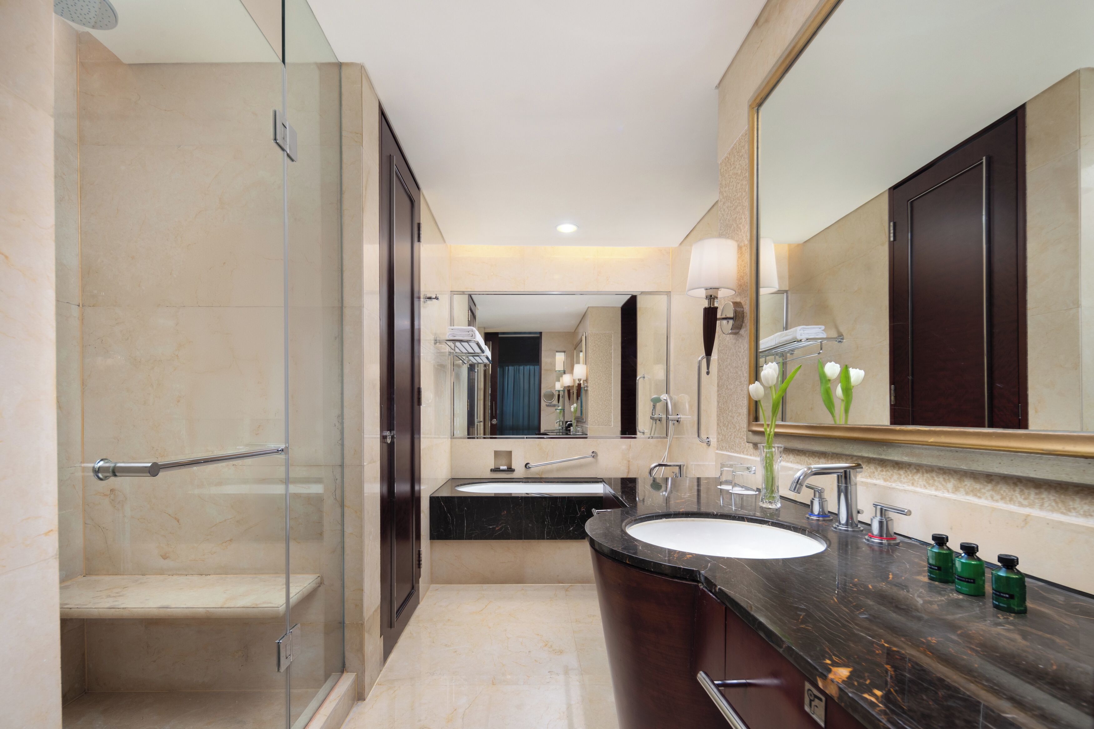 separate bathtub and shower, rainfall showerhead, free toiletries