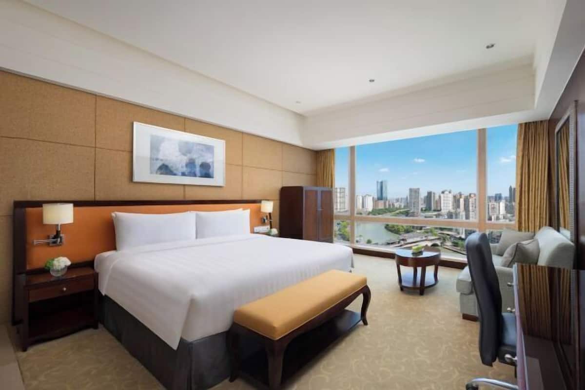 Premium bedding, minibar, in-room safe, desk